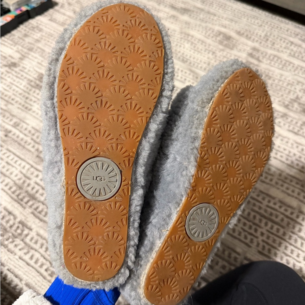 UGG slippers - image 3